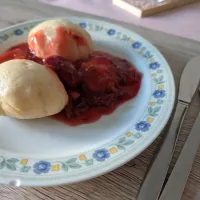 Dampfnudeln mit Pflaumenkompott