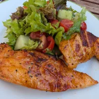 Gegrillte Hähnchenbrust mit Gartensalat