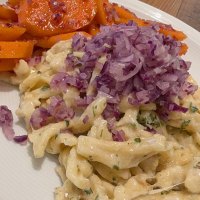 Käsespätzle mit geschmorten Karotten