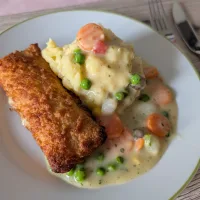 Paniertes Fischfilet mit Kartoffelpüree