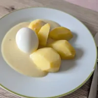 Senfeier mit Salzkartoffeln