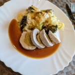 Rezept: Brokkoli-Auflauf mit Hähnchenbrust-Roulade