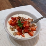 Rezept für Magerquark mit Früchten und Walnüssen